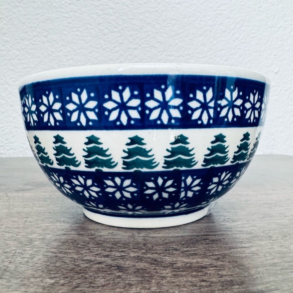 Boleslawiec Polish Pottery Christmas Trees Snowflake Dinner Bowl